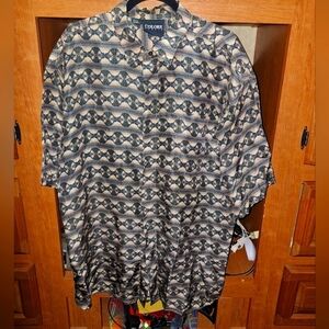 A Colore Italia 100% Silk mens short sleeve button-down shirt in an XL. EUC